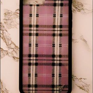 This is a purple plaid Wildflower case 💜🤍